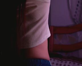 Japanese schoolgirl tries to twerk in sport uniform