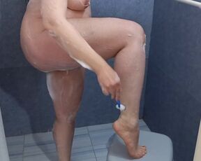 بدنمو کف مال کردم و نانازمو شیو کردم که کس بدم / shaving